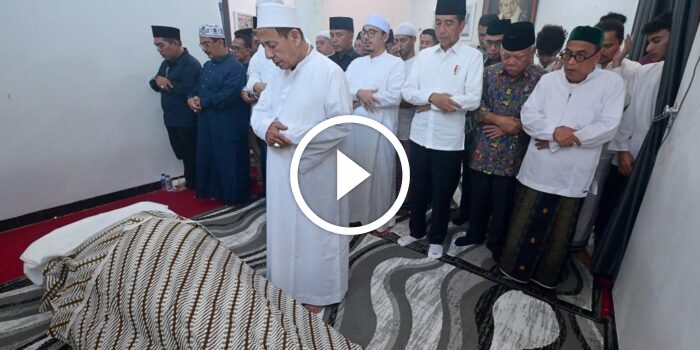 Presiden Jokowi Takziah ke Rumah Duka Almarhumah Syarifah Salma Istri Habib Luthfi bin Yahya