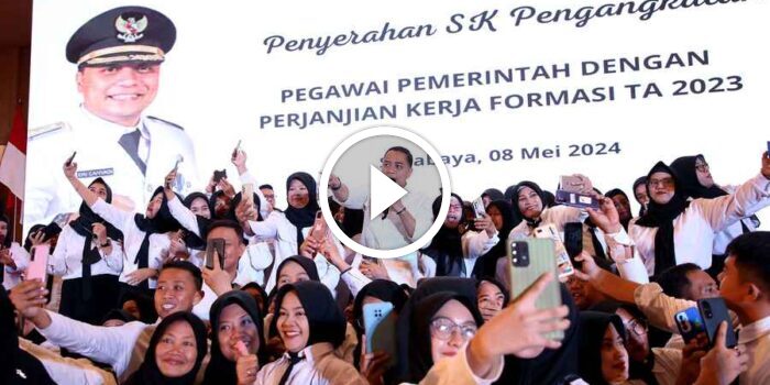 1.366 PPPK di Surabaya Terima SK, Walikota Eri : Jangan Lupa Minta Doa Restu Orang&nbsp;Tua