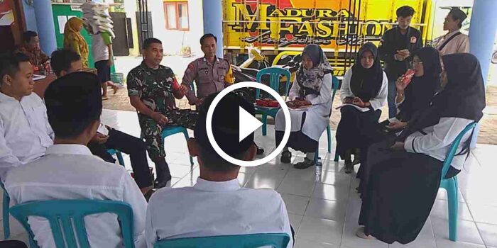 Bahaya Judi Online, Babinsa Koramil Pakong dan Bhabinkamtibmas beri Arahan Duta Putra Putri Desa Cenlecen