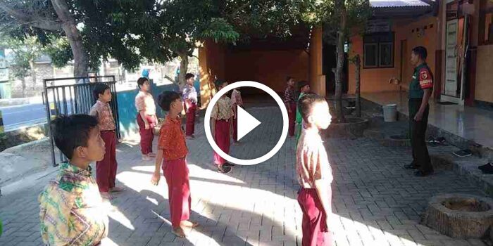 Bentuk Karakter Sejak Dini, Babinsa Desa Talangoh Berikan Materi PBB dan Wasbang di SDN 2 Proppo