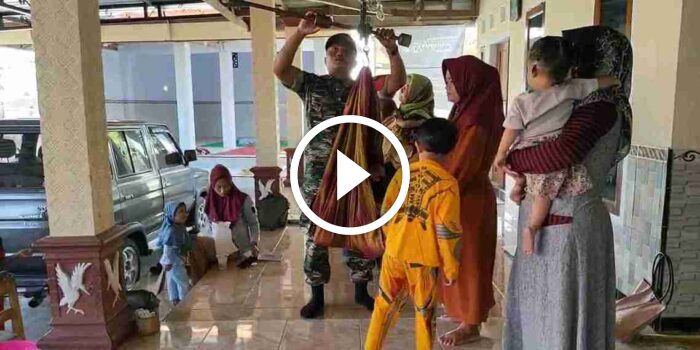 Babinsa Koramil 0826-08 Palengaan Aktif dalam Kegiatan Posyandu di Desa&nbsp;Akkor