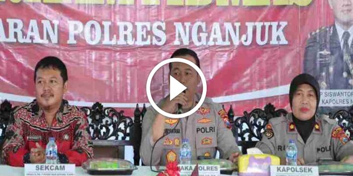 Wakapolres Nganjuk Bersama Kapolsek Kertosono Gelar Jumat Curhat