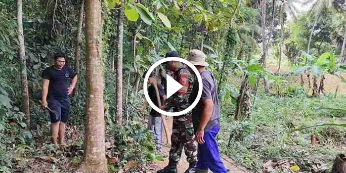 Babinsa Posramil 0826-12 Kadur Karya Bhakti di Desa Pamoroh