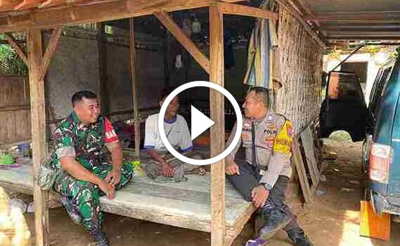 Sinergitas TNI-Polri, Babinsa dan Bhabinkamtibmas Desa Campor Patroli Wilayah Jaga Kamtibmas